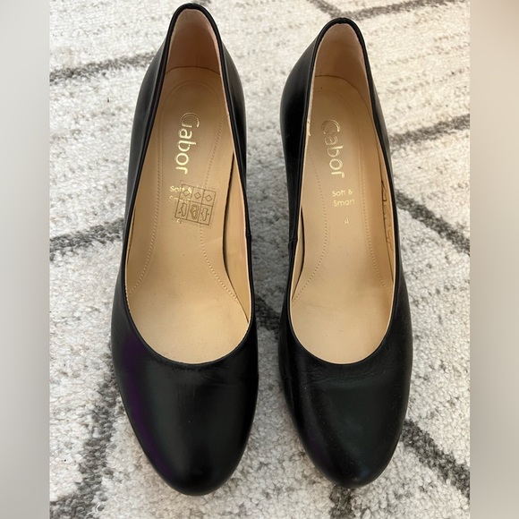 BNWOT European heels - Picture 2 of 3